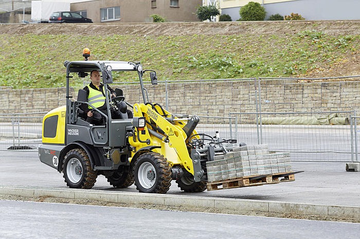 CHARGEUR AVEC CAPACITÉ DE LEVAGE DE 4300 lbs